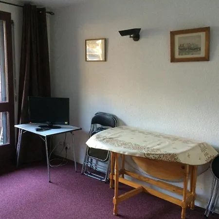 Apartment Au Pied Des Pistes A Pour 4 Pers. Avec Balcon Et Parking - Fr-1-515-103
